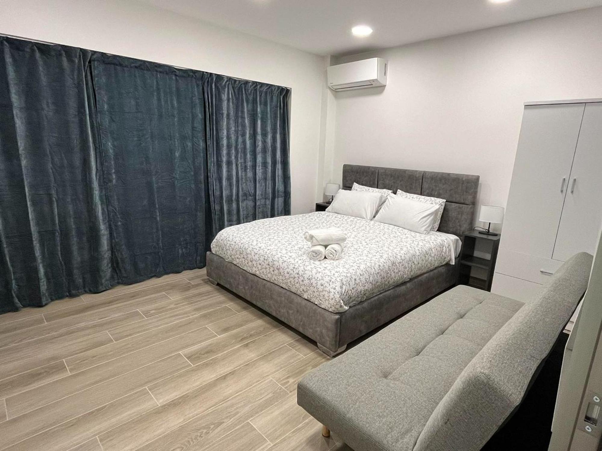 Deluxe Apartment